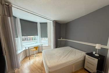 3 bed house, Sydney Street, City Centre, Plymouth, PL15AE - Image 1